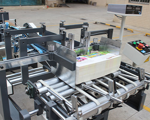 High speed paper board folding machine
