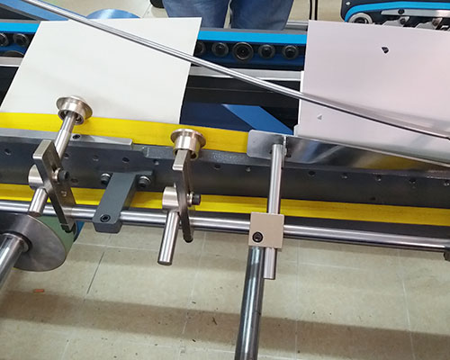 High speed paper board folding machine
