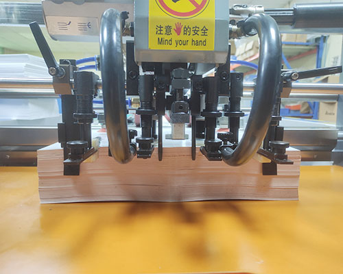 Fully automatic board book casing-in Machine