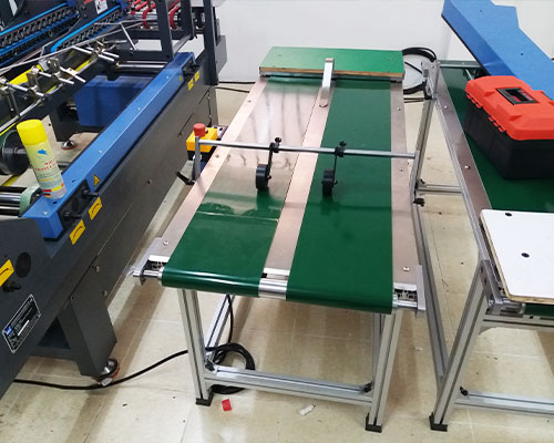High speed paper board folding machine