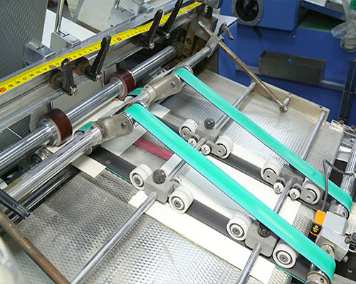 Fully automatic board book pages pasting& glue binding line