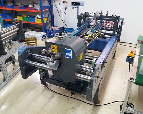 High speed paper board folding machine